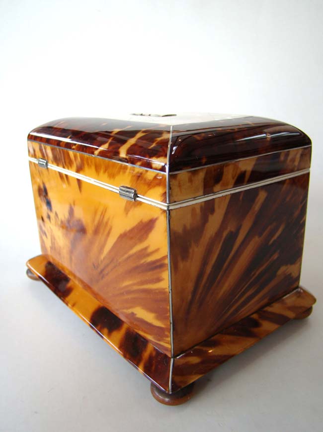 Possibly the finest small English Regency period Tortoiseshell and Mother-of-Pearl double Tea Caddy Box on the market today!! Circa 1810-1820. — image 4